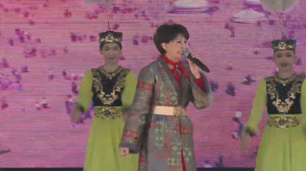 Роза Рымбаева выступила на праздновании Көрісу күні в Алматы