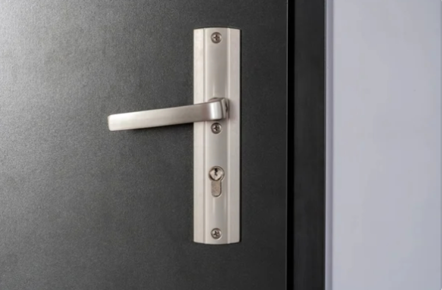 Малолетние дети остались запертыми в квартире в Косшы