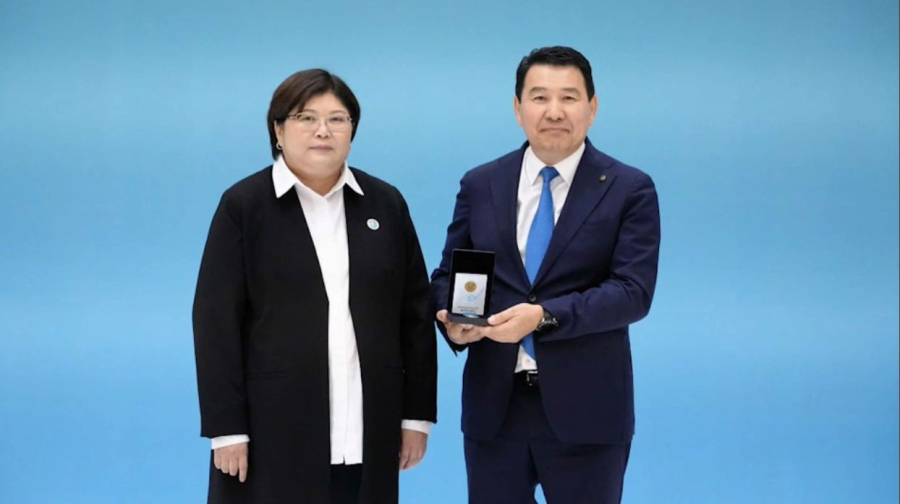 Президент атынан Конституция күніне арналған мерейтойлық медальдар табысталды