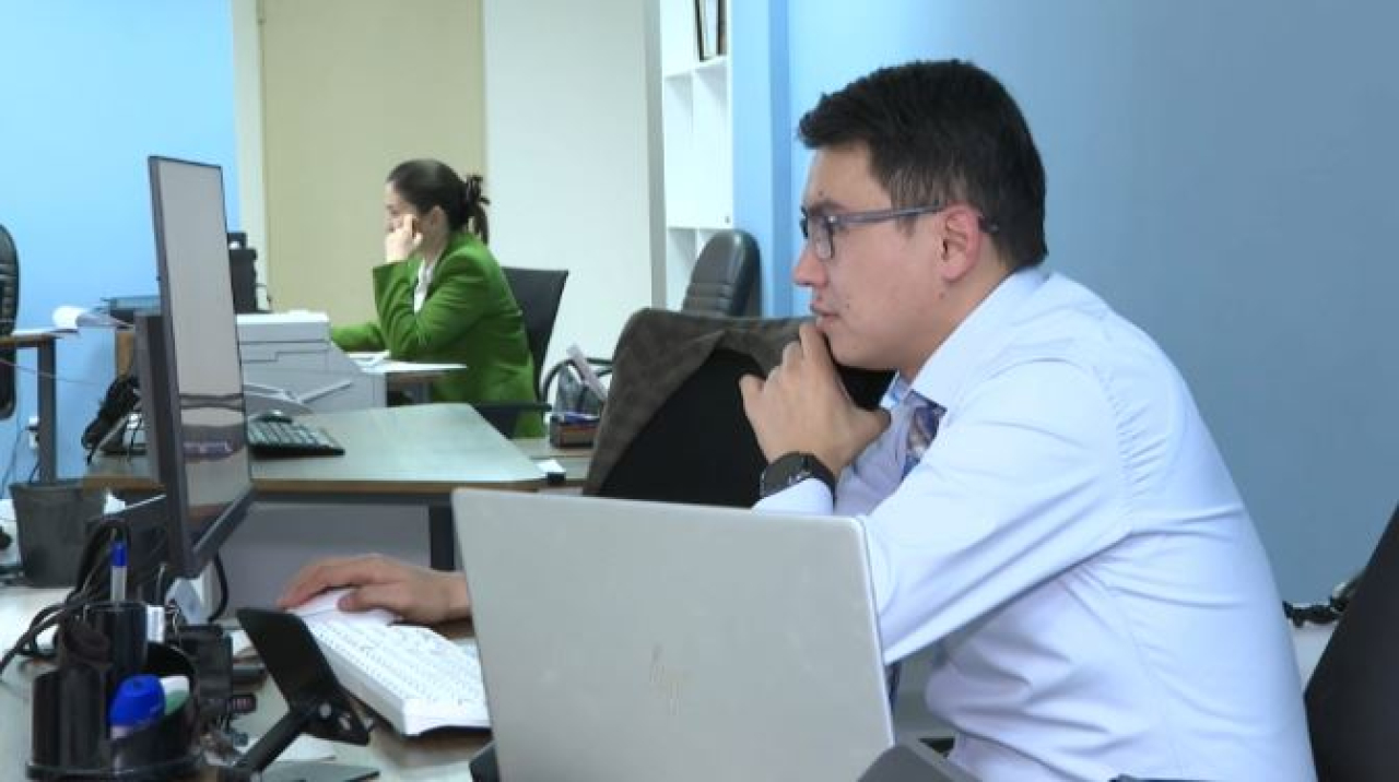 Мемлекеттік қызметшілер жеке мүдделер туралы декларация тапс