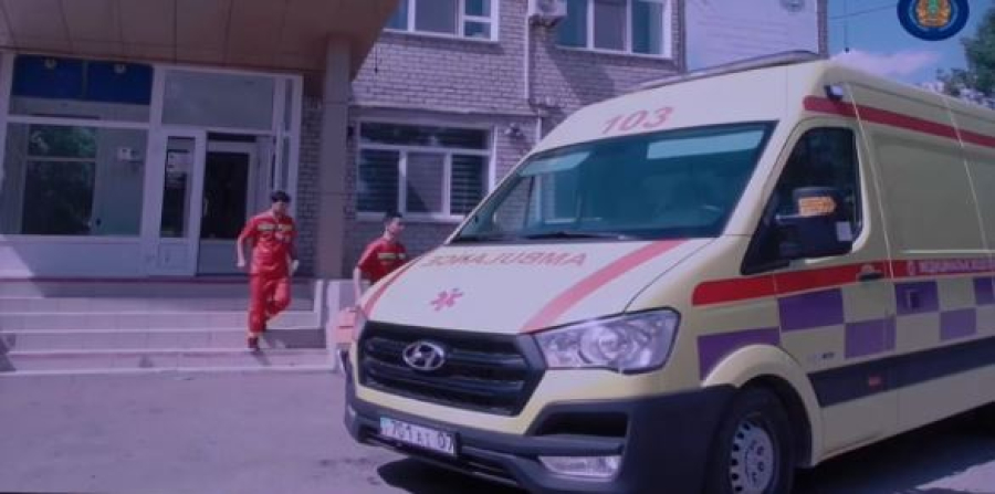 Больше 40 медработников получили награды в Уральске