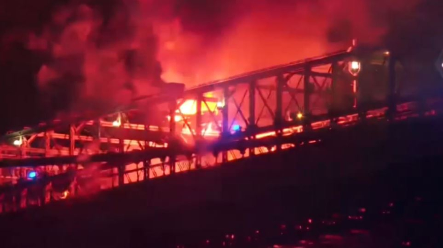 Бруклинский мост загорелся во время салюта