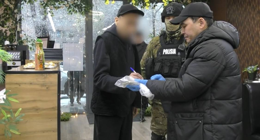 Повар общепита задержан за сбыт наркотиков в Алматы