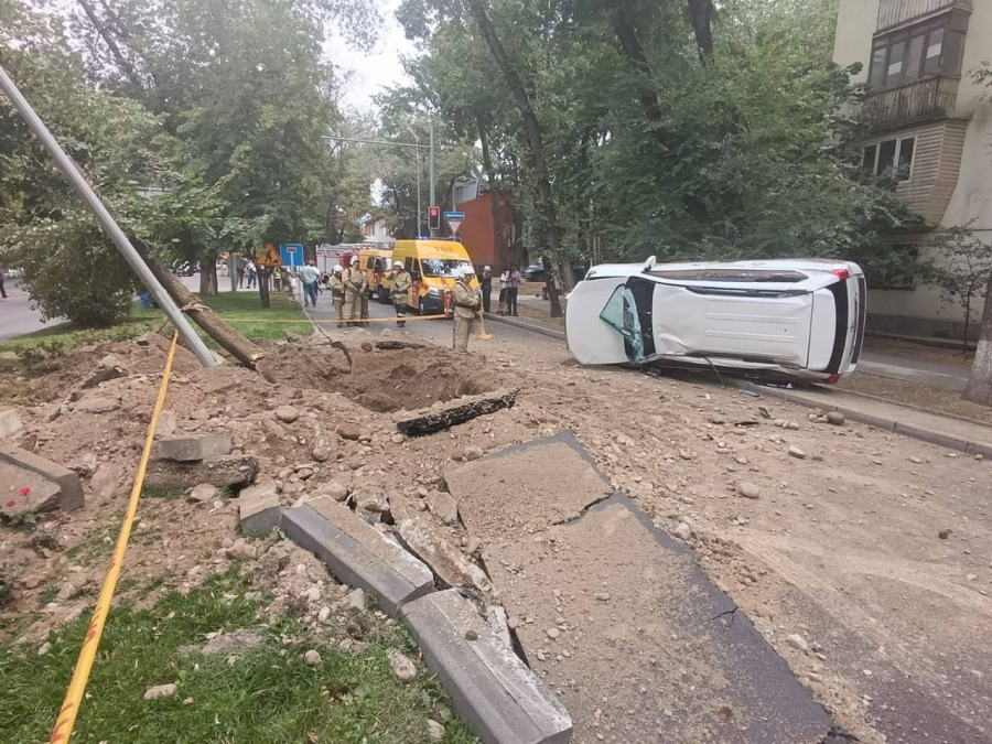 Два человека пострадали при взрыве газопровода в Алматы