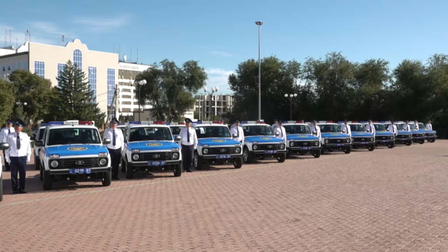 Оралда полиция қызметкерлеріне жаңа көліктер табысталды