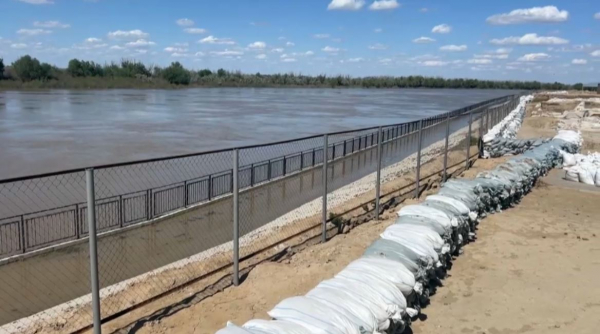 Уровень воды в реке Жайык превысил критическую отметку