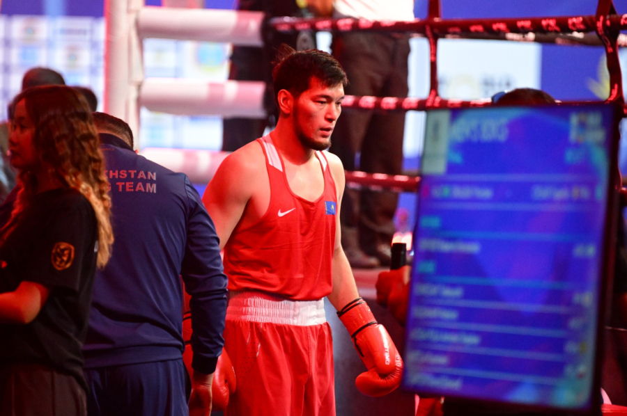 Нурбек Оралбай уступил в финале ЭКМ по боксу