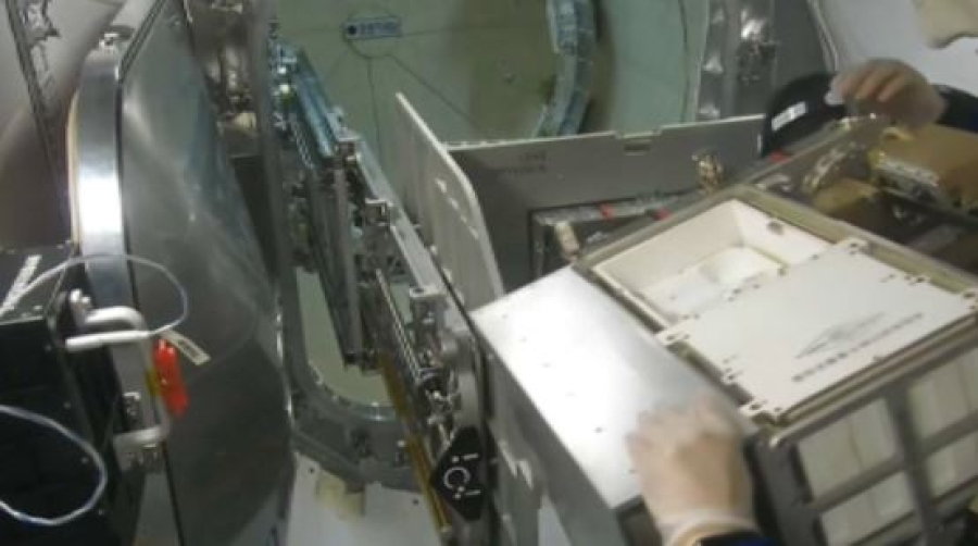 Қытай айға сарай салады