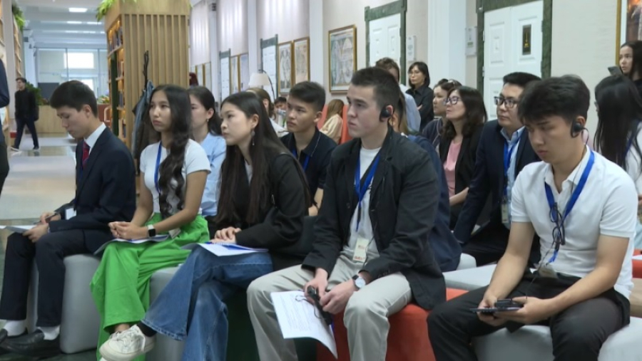 Специальные аккаунты для подростков запустят в Казахстане