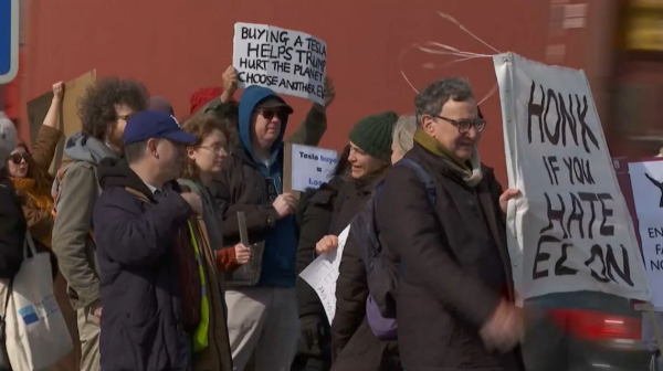 Ұлыбританияда Илон Маскқа қарсы шеру жалғасып жатыр