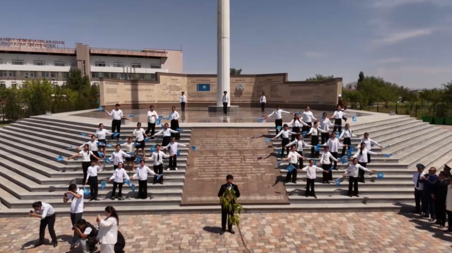 Түркістанда мемлекеттік қызметшілер ант берді