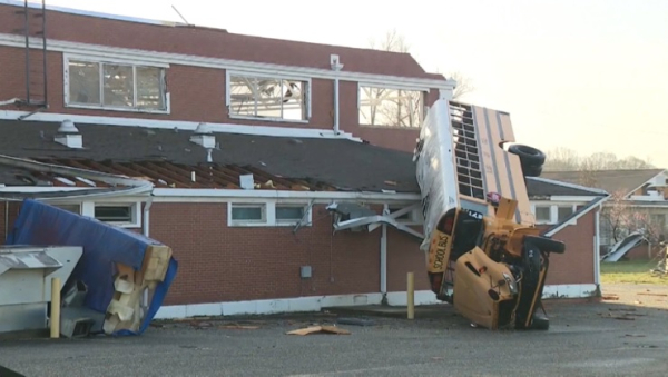 37 человек стали жертвами торнадо в центре и на юге США