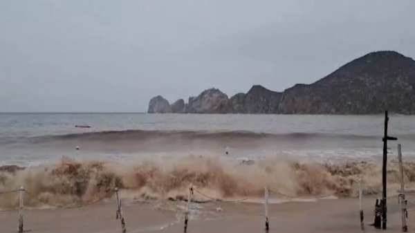 «Красный» уровень тревоги объявлен в Мексике из-за тропического шторма