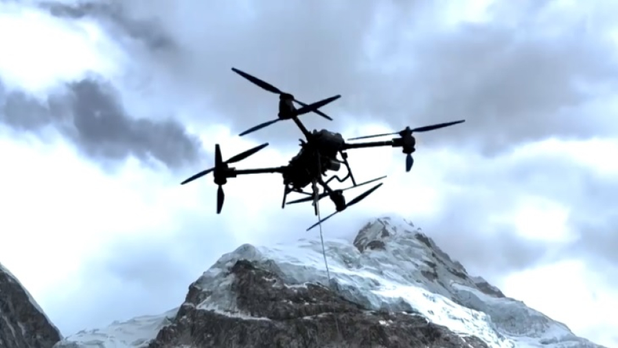 Дроны помогают очищать Эверест от мусора