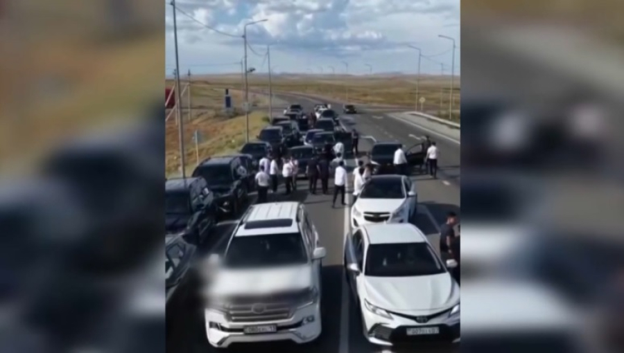 Выпускники в Кентау устроили опасный автопробег