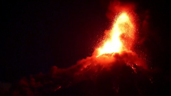 Гватемалада жанартау атқылап, 1000 адам қауіпсіз жерге көшірілді