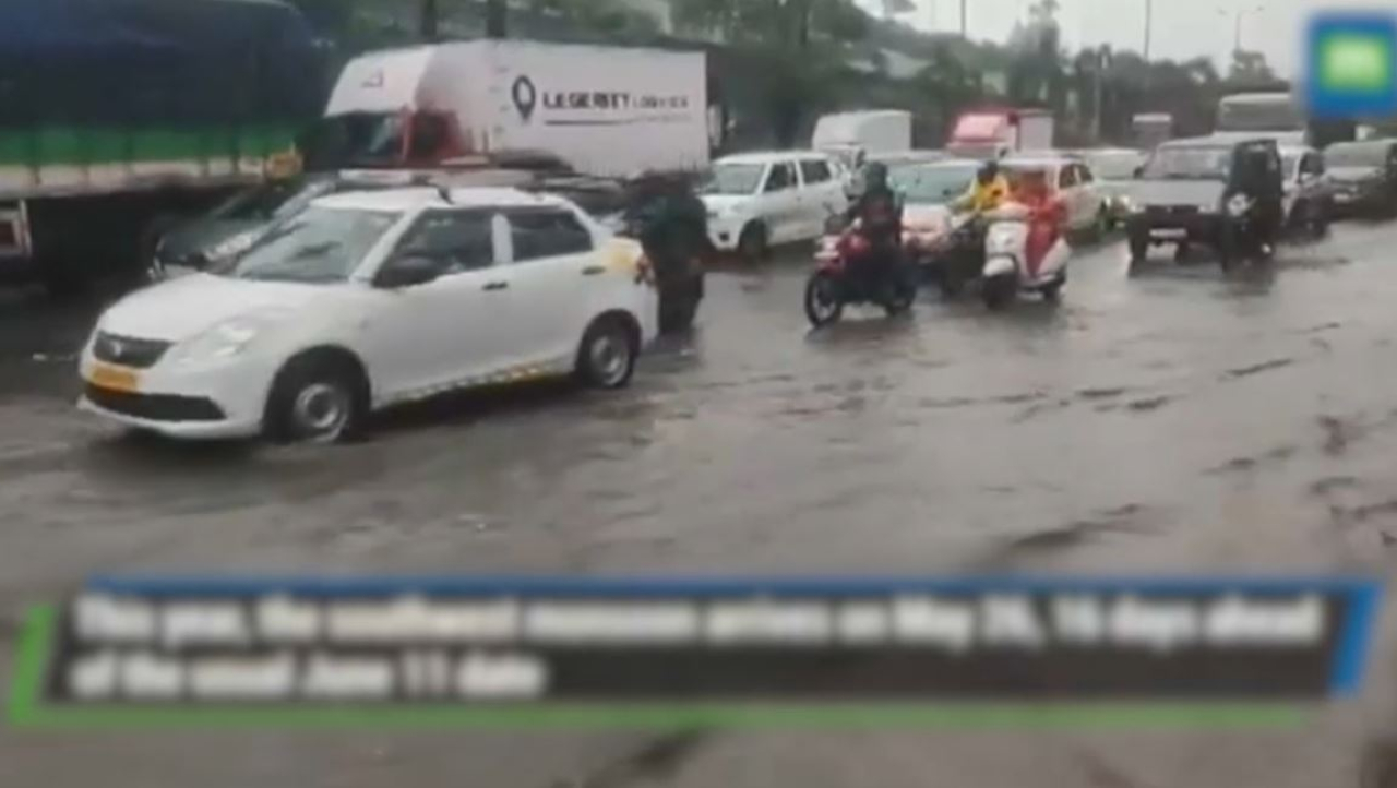 Из-за сильных ливней в Мумбаи объявили красный уровень опасности