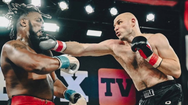 Иван Дычко нокаутировал американского боксёра