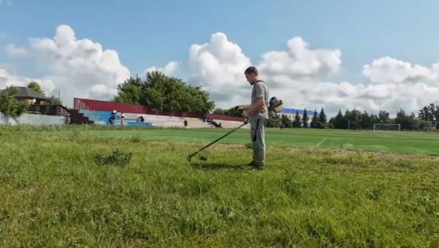 Главный стадион подготовили к летнему сезону