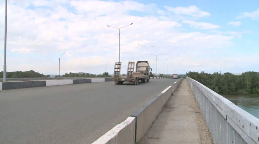 Движение по понтонному мосту открыли в Усть-Каменогорске