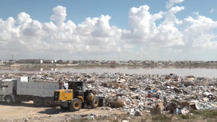 Ақтауда шағын ауданнан 30 тонна қоқыс шығарылды