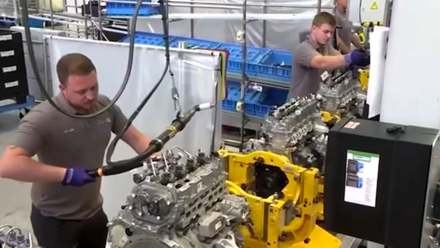 Jaguar Land Rover 500 қызметкерін қысқартады