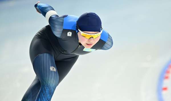 Казахстанская конькобежка завоевала 4 медали ЮЧМ и вошла в историю