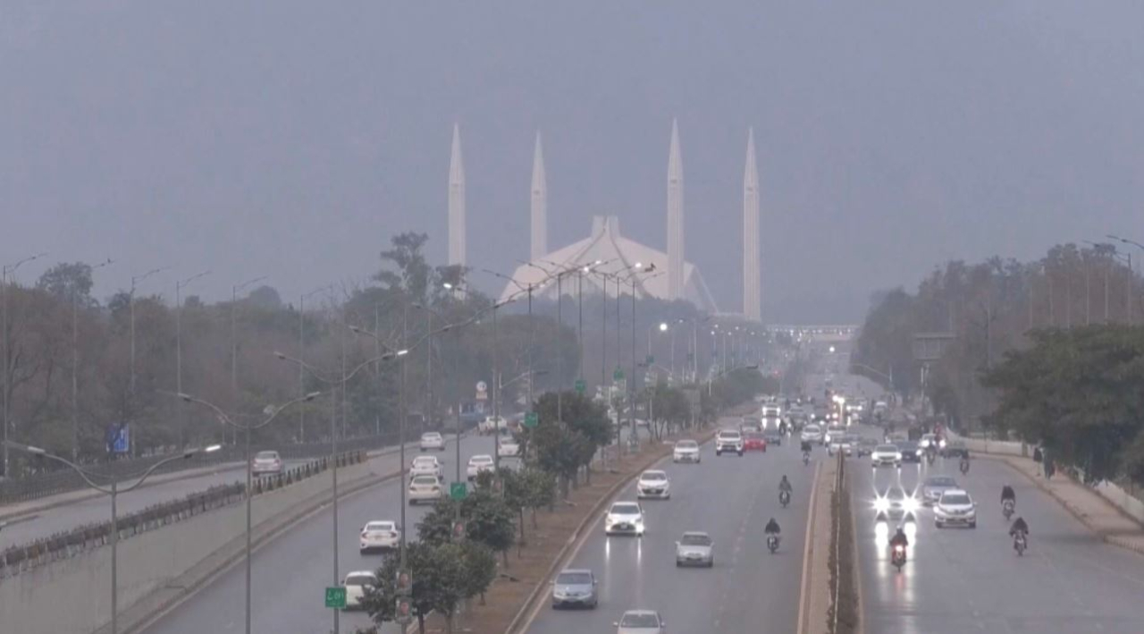 В Исламабаде задействуют 10 тысяч силовиков