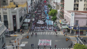 Тысячи аргентинцев вышли на масштабную акцию протеста