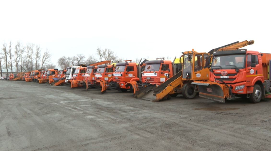 400 единиц спецтехники и цифровой контроль: как столица встречает зиму