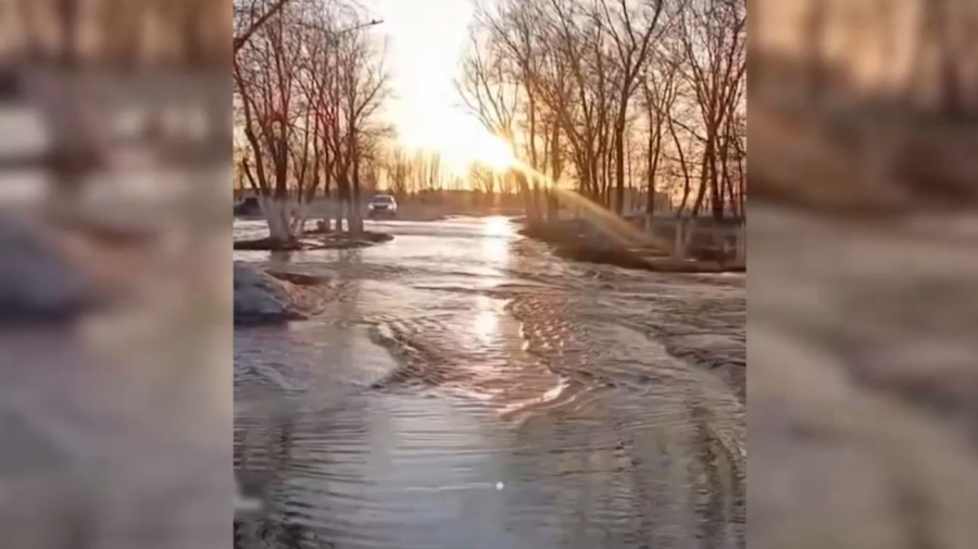 Талую воду отводят от жилых массивов в Костанайской области