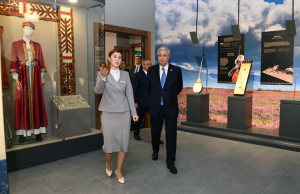 Президент посетил Каратальский историко-краеведческий музей в Уштобе