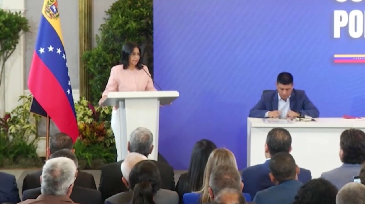 США сняли санкции с временного президента Венесуэлы