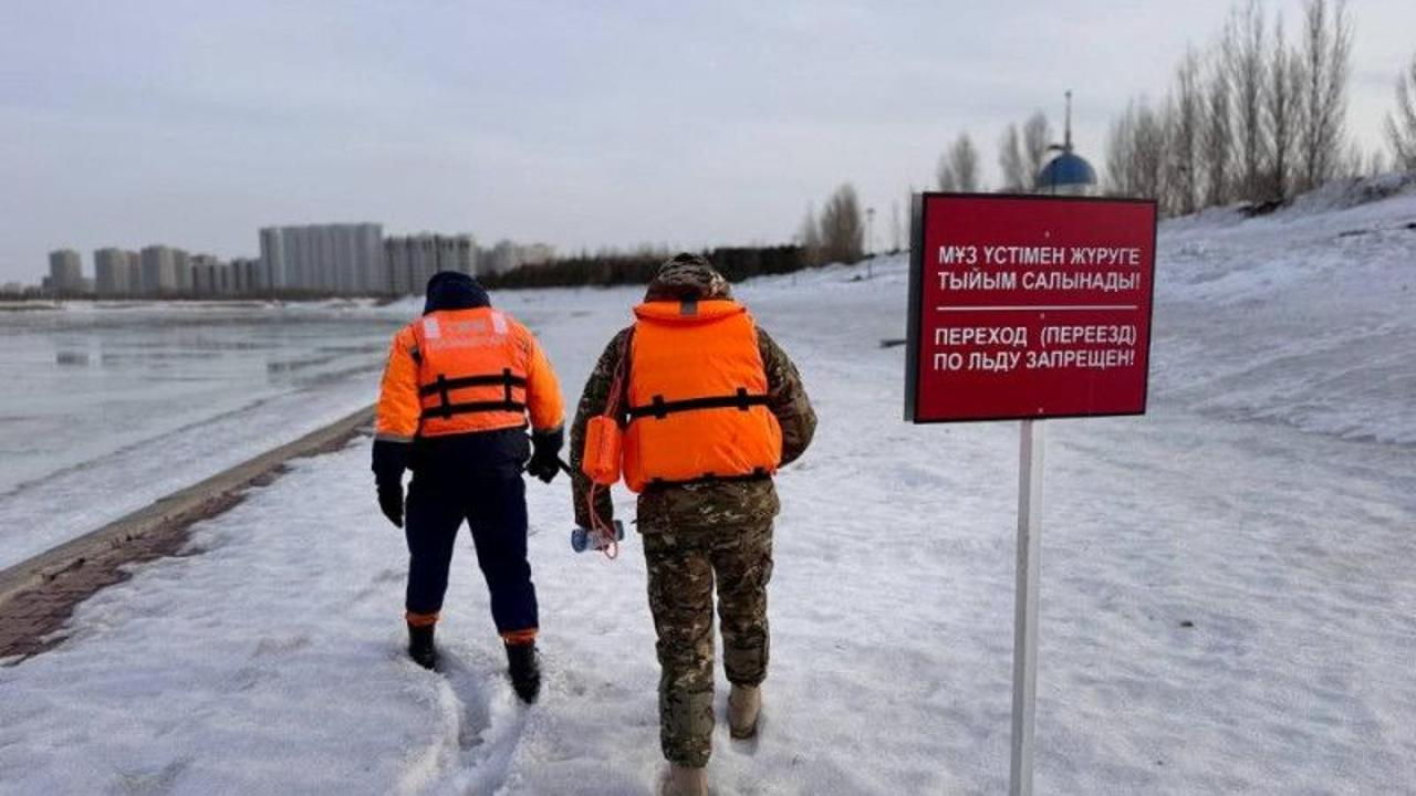 Из-за потепления закрыты каток и ледяные горки на набережной в Астане