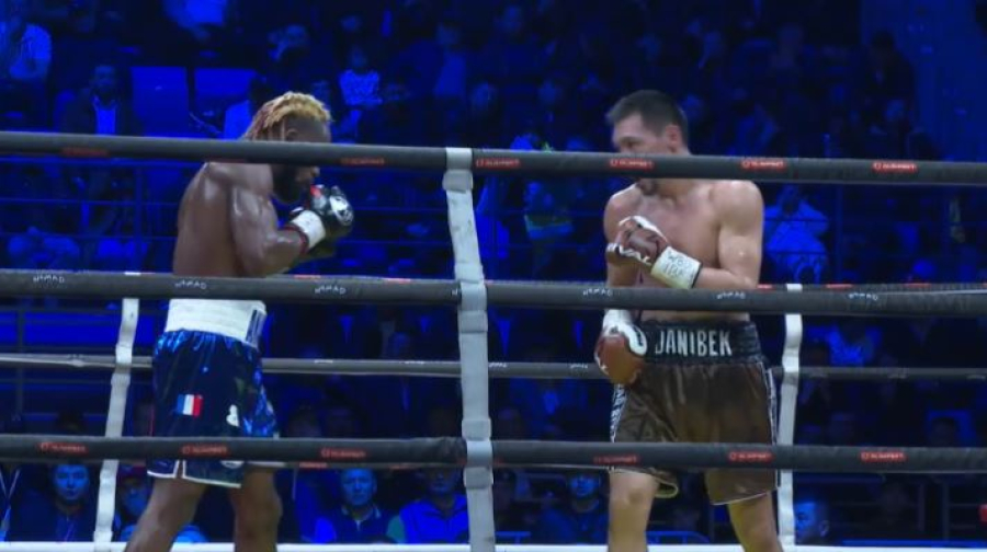 Жанибека Алимханулы включили в топ-20 лучших боксёров мира