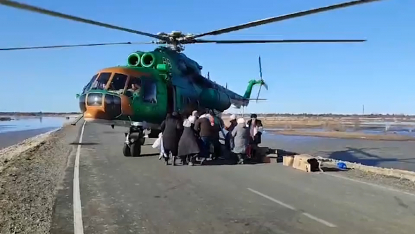 Гумпомощь доставляют в подтопленные районы Актюбинской области