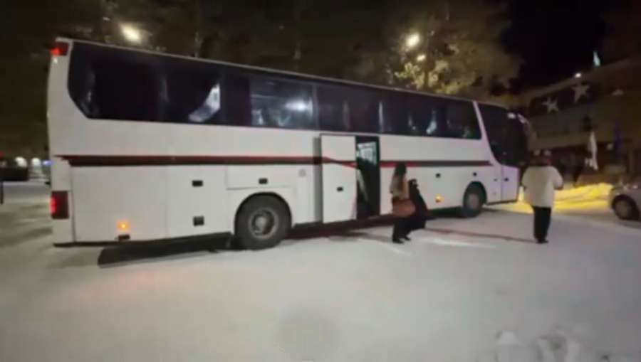 Қар құрсауында қалған жолаушыларға көмек көрсетілді