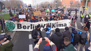 Многотысячная климатическая акция прошла в Берлине