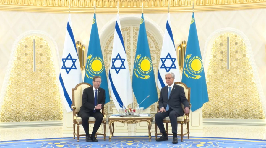Қазақстанға ресми сапармен Израиль президенті келді