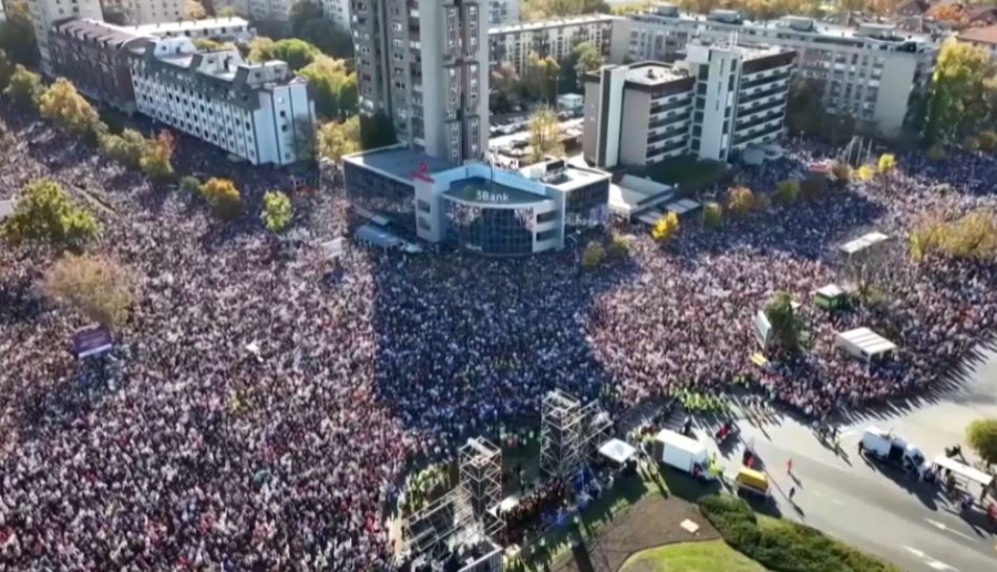 Сербия халқы еске алу шеруіне шықты