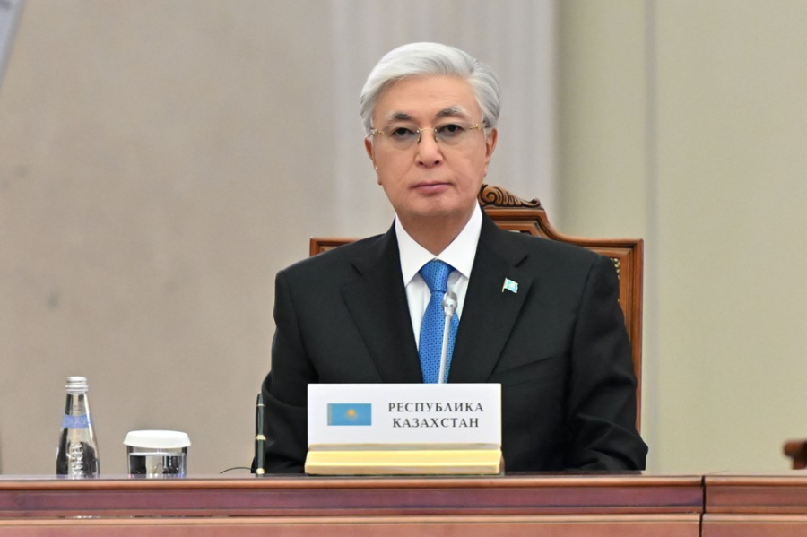 Токаев предложил внедрить технологию ИИ в ключевые сферы деятельности ЕАЭС