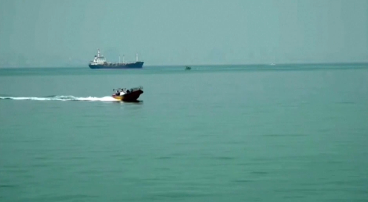 Японские судна пересекли Ормуз без пошлин