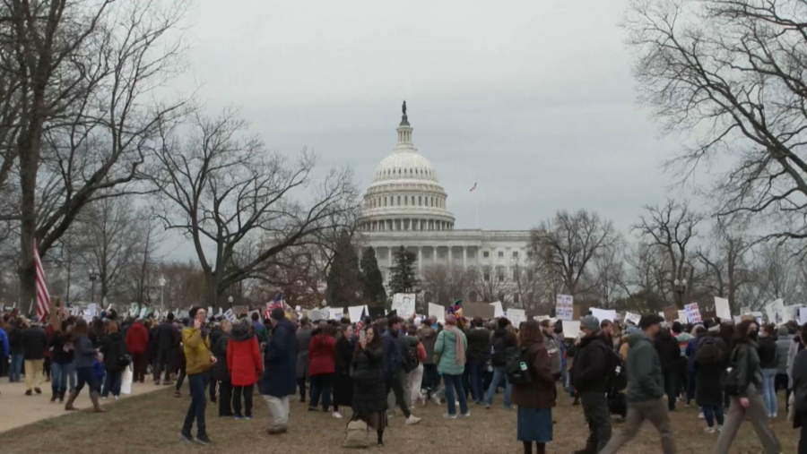 CNN: Трамп әкімшілігі тұсында 120 мыңнан астам мемлекеттік қызметкер қысқартылды