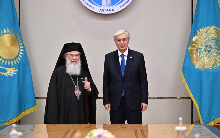 Мемлекет басшысы Иерусалим Патриархы III Феофилмен кездесті