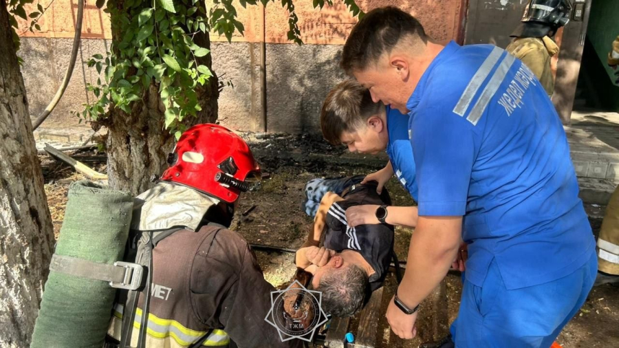 Тараздағы бес қабатты үйде өрт шығып, 23 адам эвакуацияланды