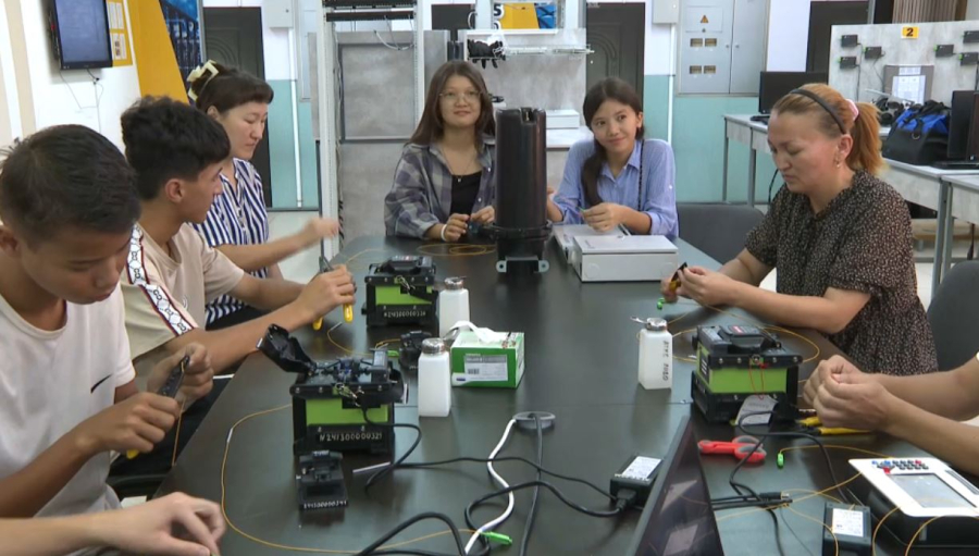 Ақтау колледждерінде жұмысшы мамандықтарының қыр-сыры түсіндірілді