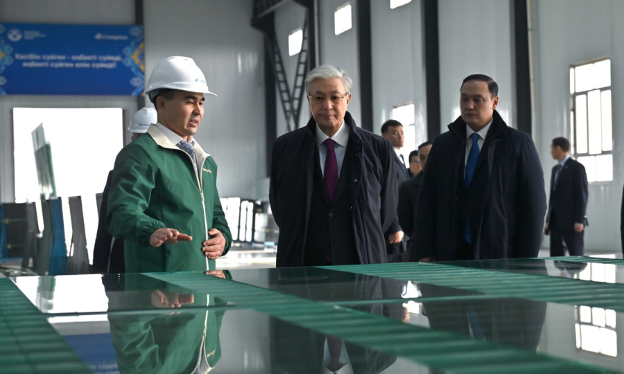 Токаев посетил индустриальные предприятия Жамбылской области