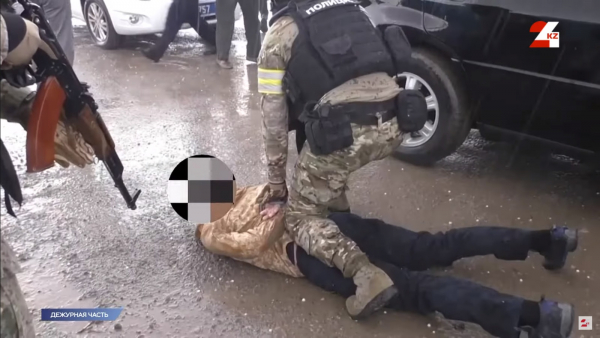 Крупных наркосбытчиков задержали в Таразе