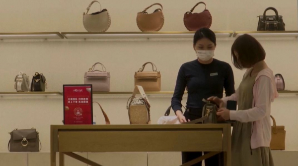 Переработка или свалка: скрытые трекеры раскрывают судьбу старой одежды