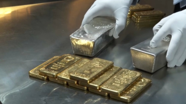 Фьючерсы на золото и серебро резко снижаются